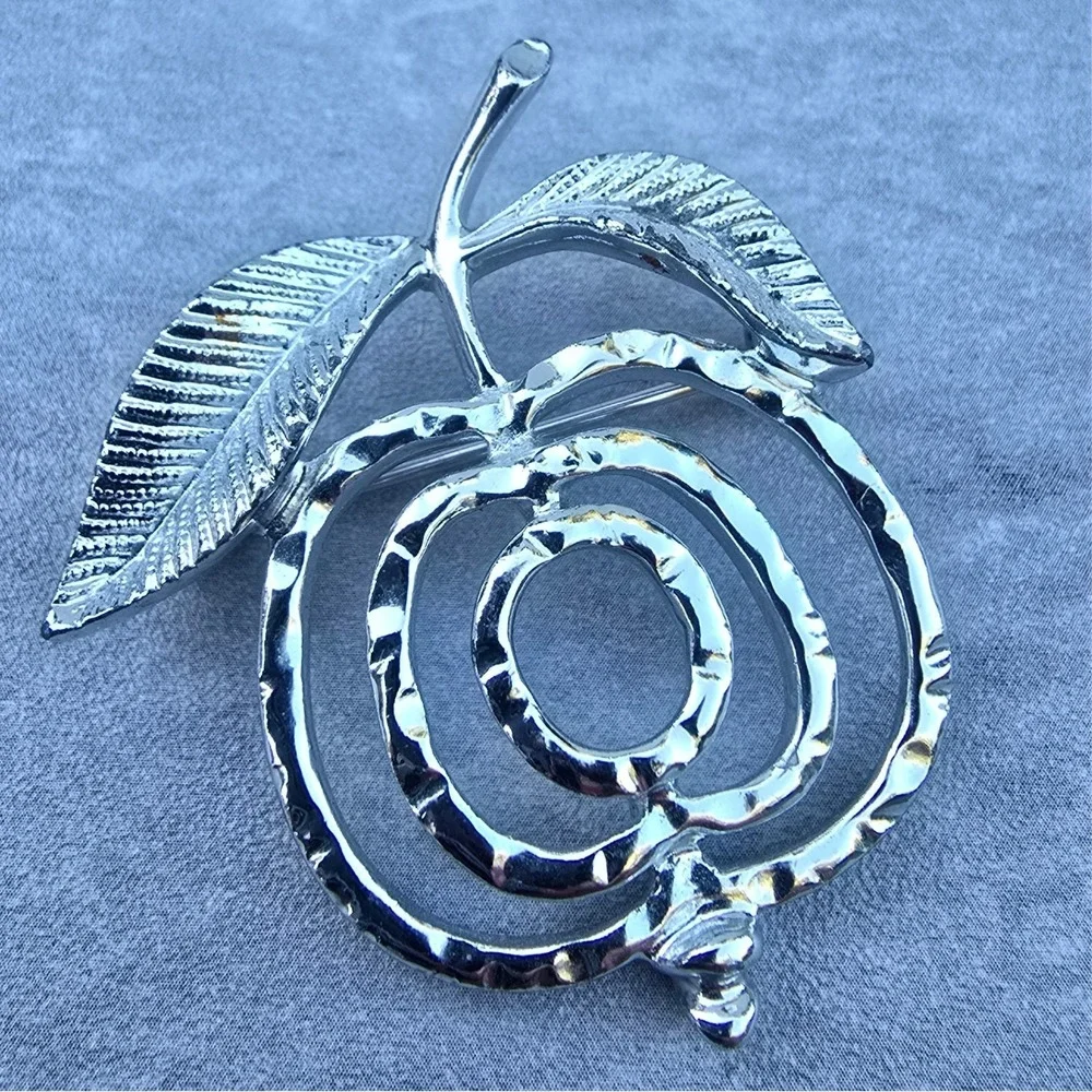 Vintage Sarah Coventry Silver Tone Apple Brooch Pin Textured Fruit Design